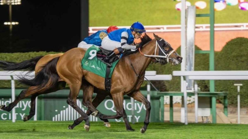 Reef Runner swooped late to deny Lazzat in a dramatic finish