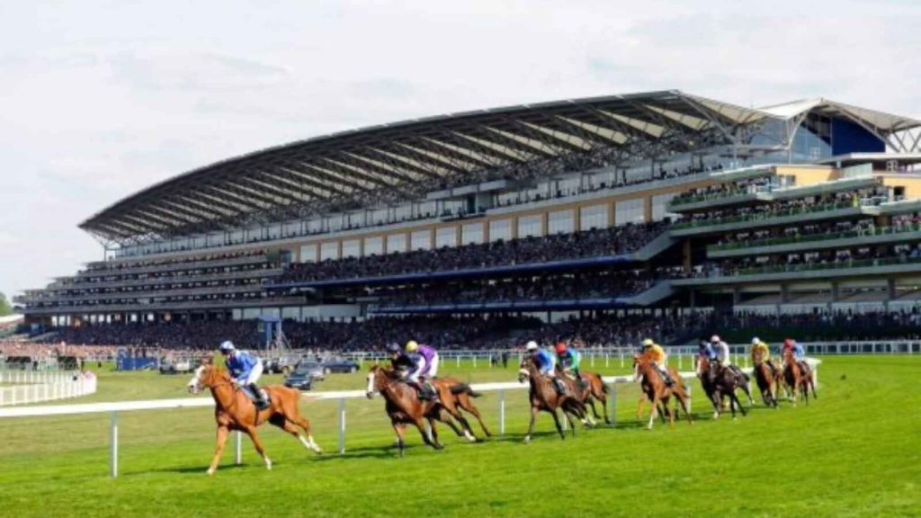 Royal Ascot turn and grandstand