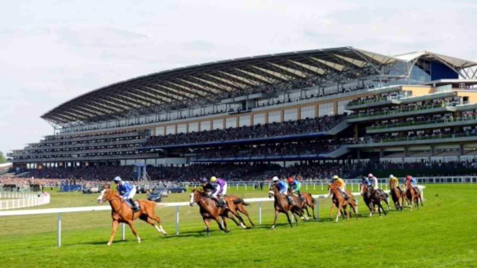 Royal Ascot turn and grandstand