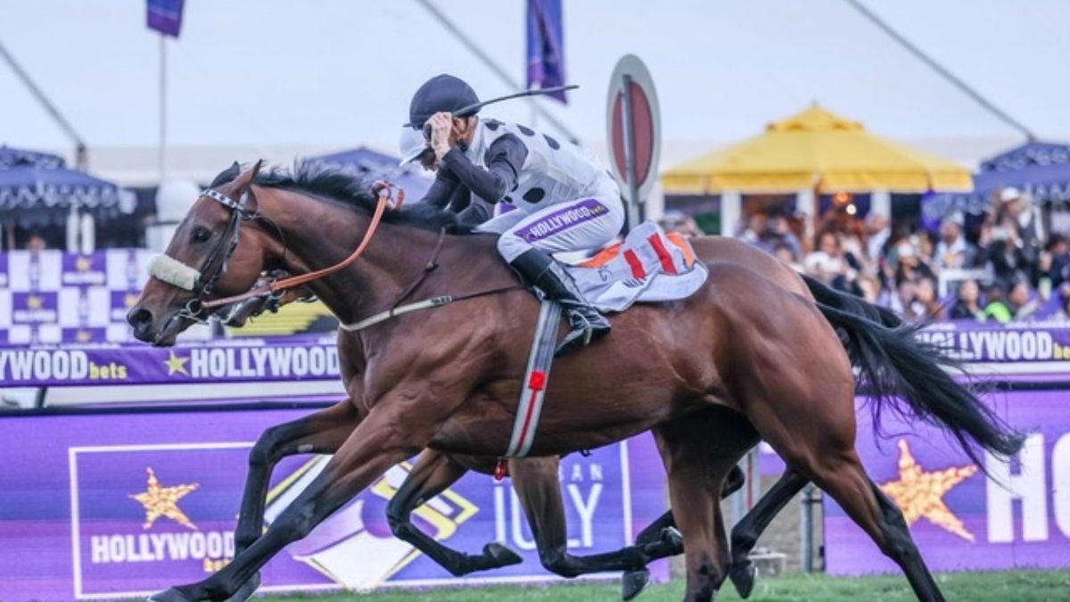 Note To Self storms to victory in the 2026 Durban July.